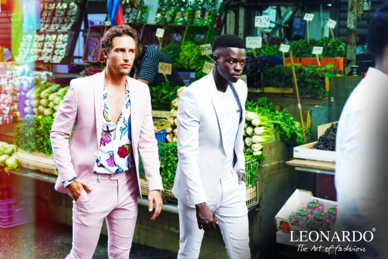 2 דוגמנים חליפה לבנה חליפה ורודה 2